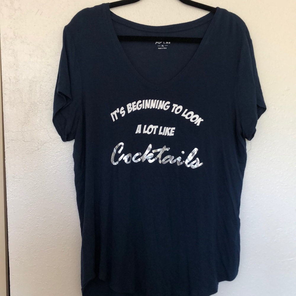Holiday V-neck T